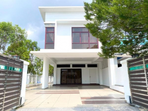 5BR5B in Skudai, 15mins to UTM&Sutera, 7-16pax, WiFi